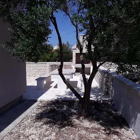 House With A Parking Space - 17694