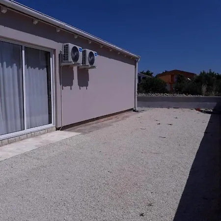 House With A Parking Space - 17694 Vir