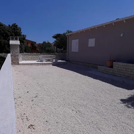 House With A Parking Space - 17694 * Vir